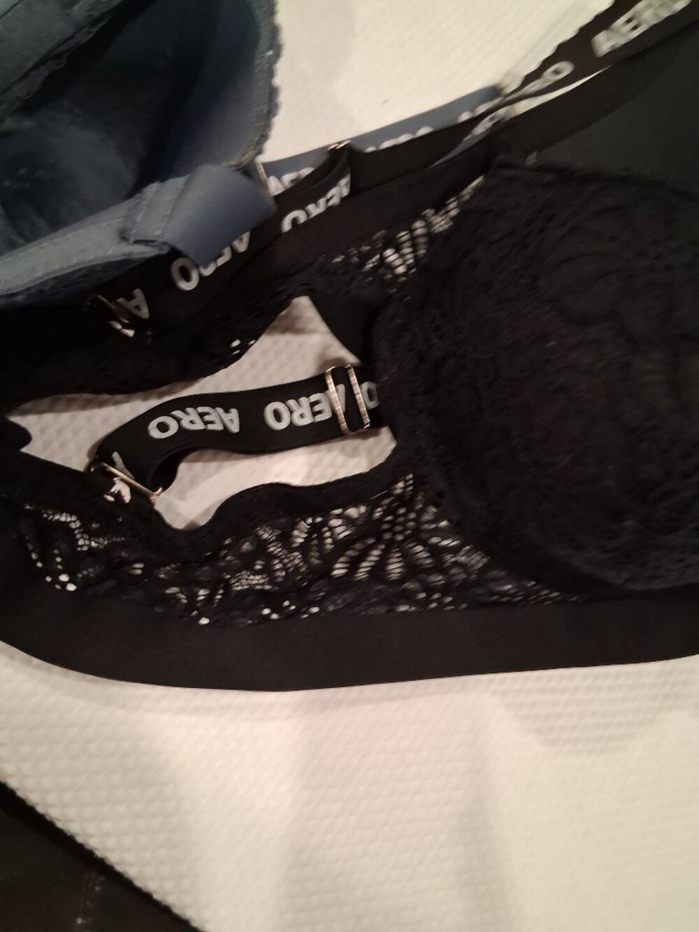 2 Bras - Picture 7 of 8